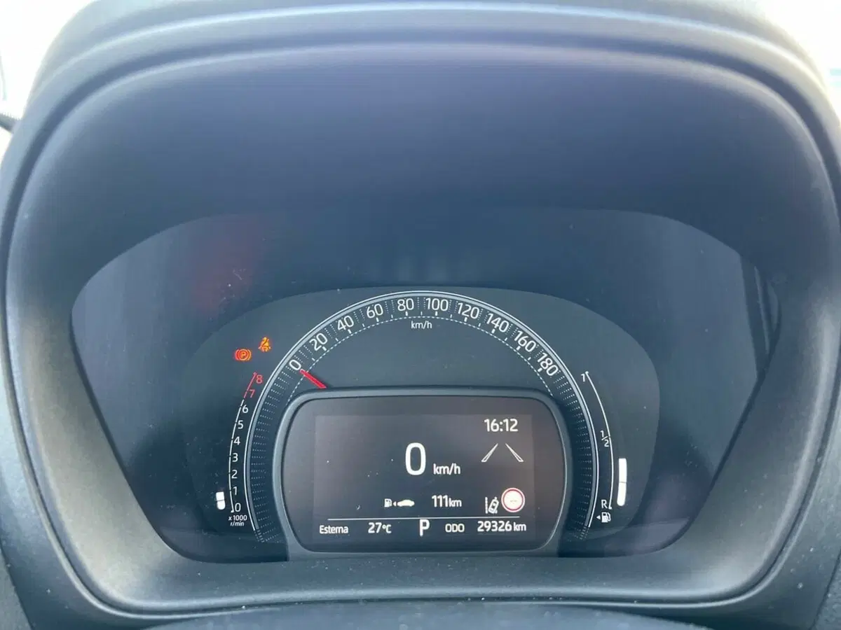 Toyota Aygo X usata a Sondrio (8)