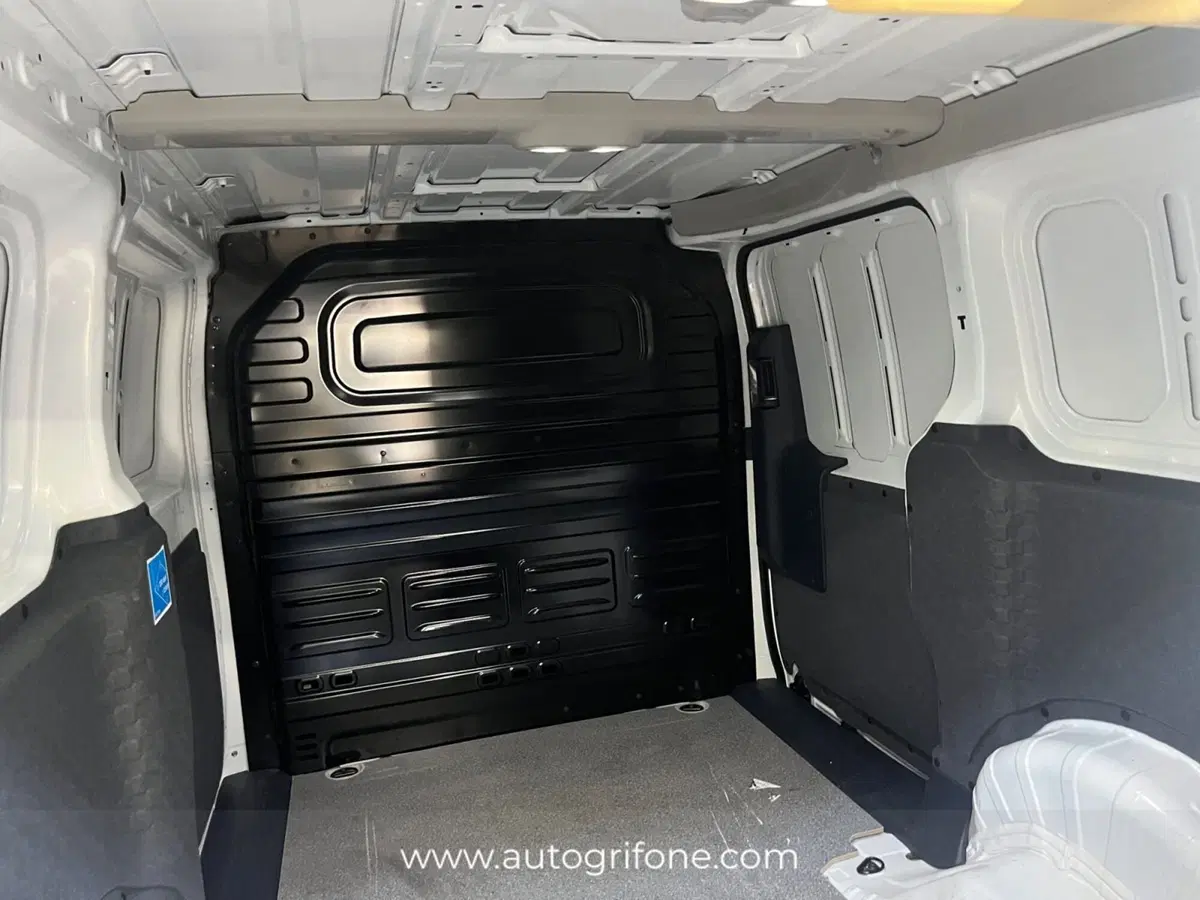 Kia PV5 Furgone nuova a Modena (13)