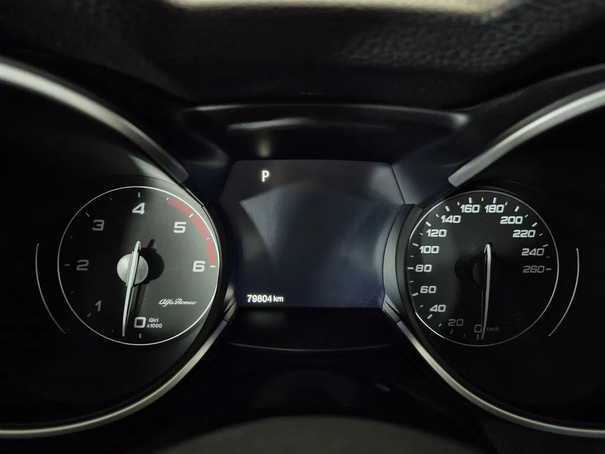 Alfa Romeo Stelvio usata a Torino (15)