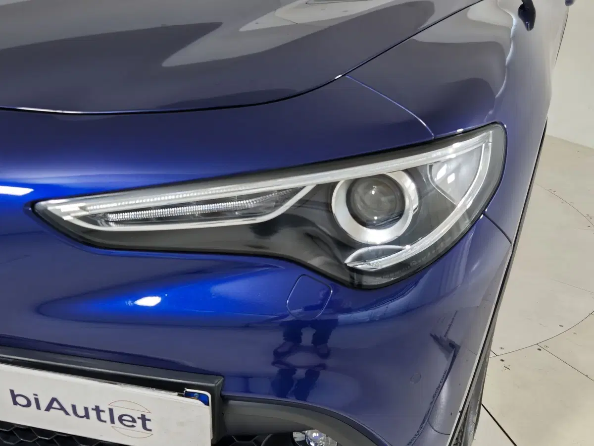 Alfa Romeo Stelvio usata a Torino (19)