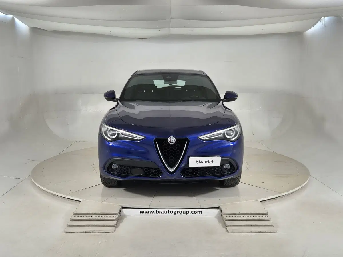 Alfa Romeo Stelvio usata a Torino (2)