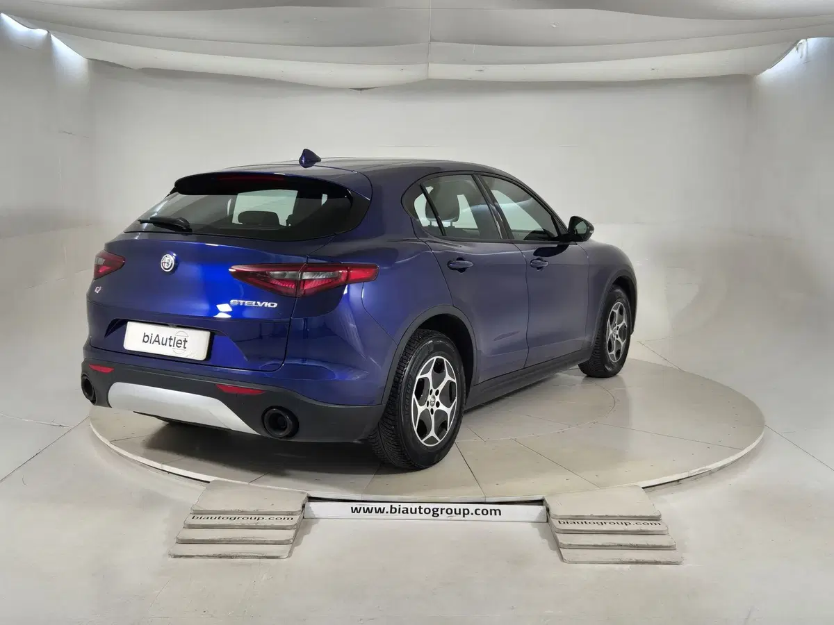 Alfa Romeo Stelvio usata a Torino (4)