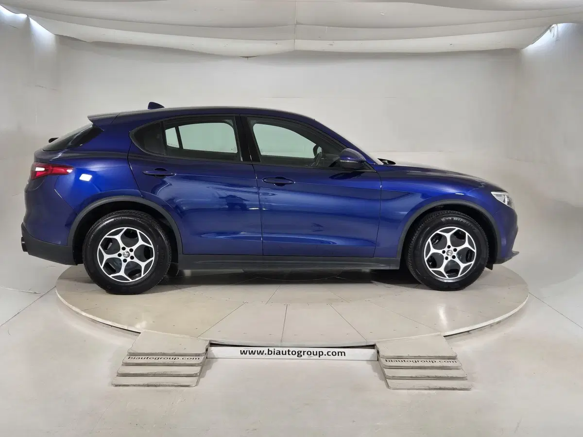 Alfa Romeo Stelvio usata a Torino (5)