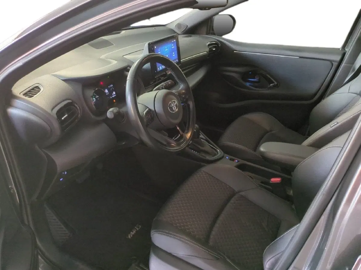 Toyota Yaris usata a Milano (12)