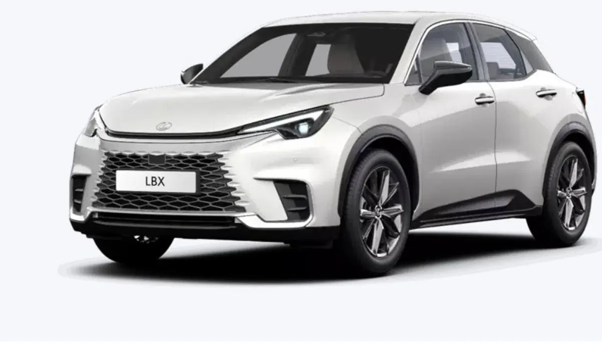 Lexus LBX nuova a Milano
