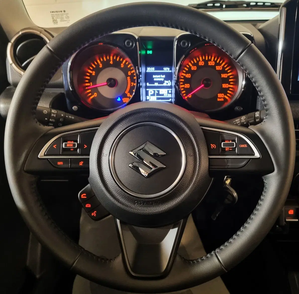 Suzuki Jimny nuova a Pavia (10)