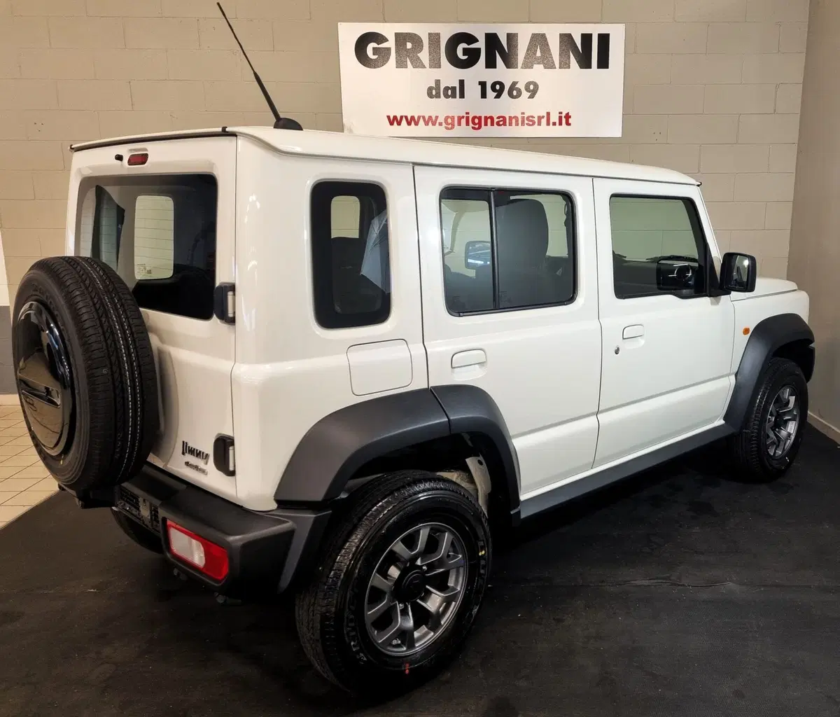 Suzuki Jimny nuova a Pavia (17)
