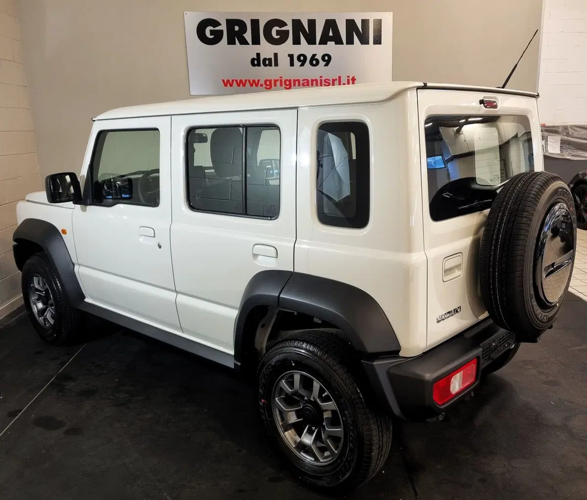 Suzuki Jimny nuova a Pavia (3)