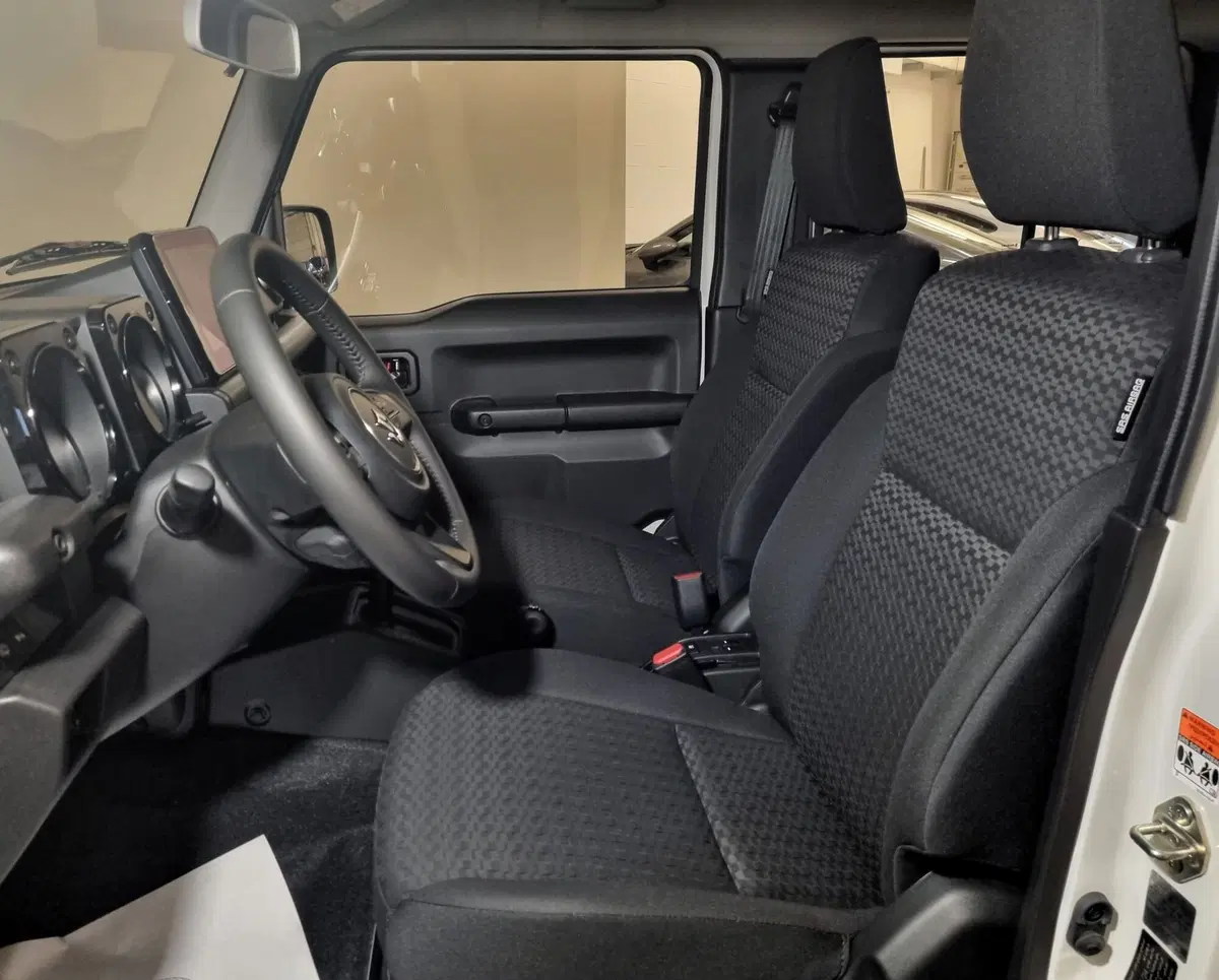 Suzuki Jimny nuova a Pavia (6)