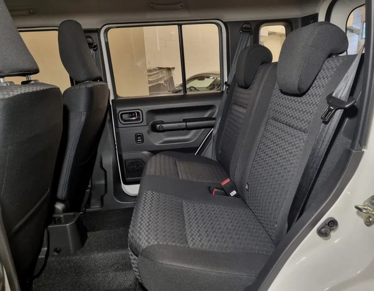 Suzuki Jimny nuova a Pavia (7)