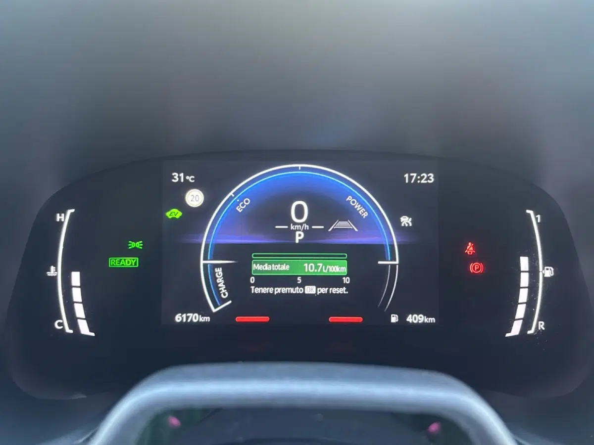 Toyota Aygo X usata a Bologna (11)