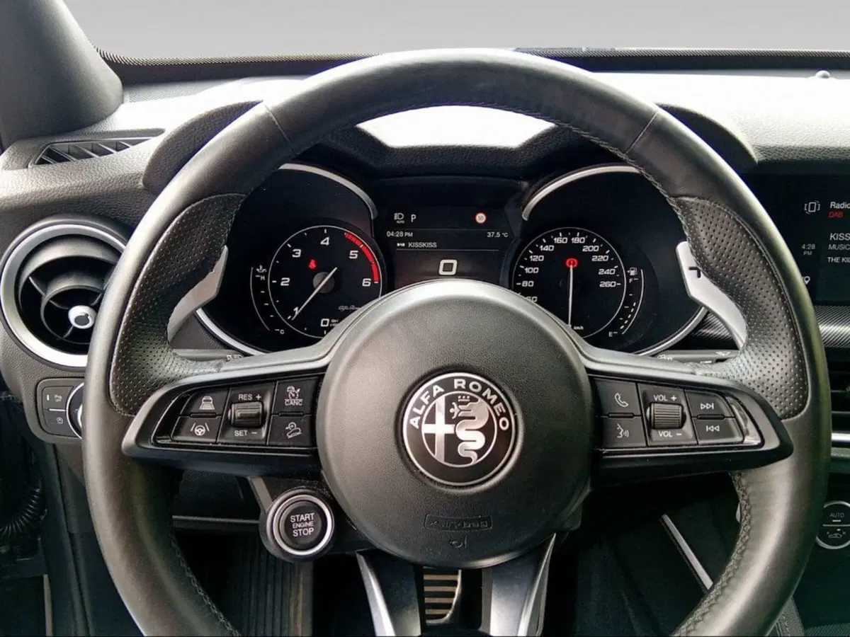 Alfa Romeo Stelvio usata a Firenze (10)