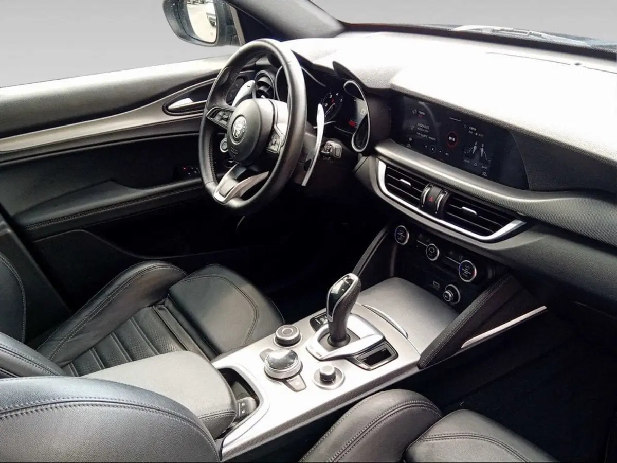 Alfa Romeo Stelvio usata a Firenze (12)