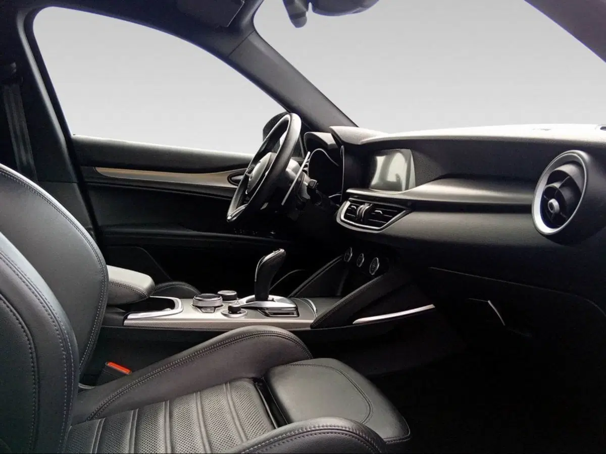 Alfa Romeo Stelvio usata a Firenze (13)