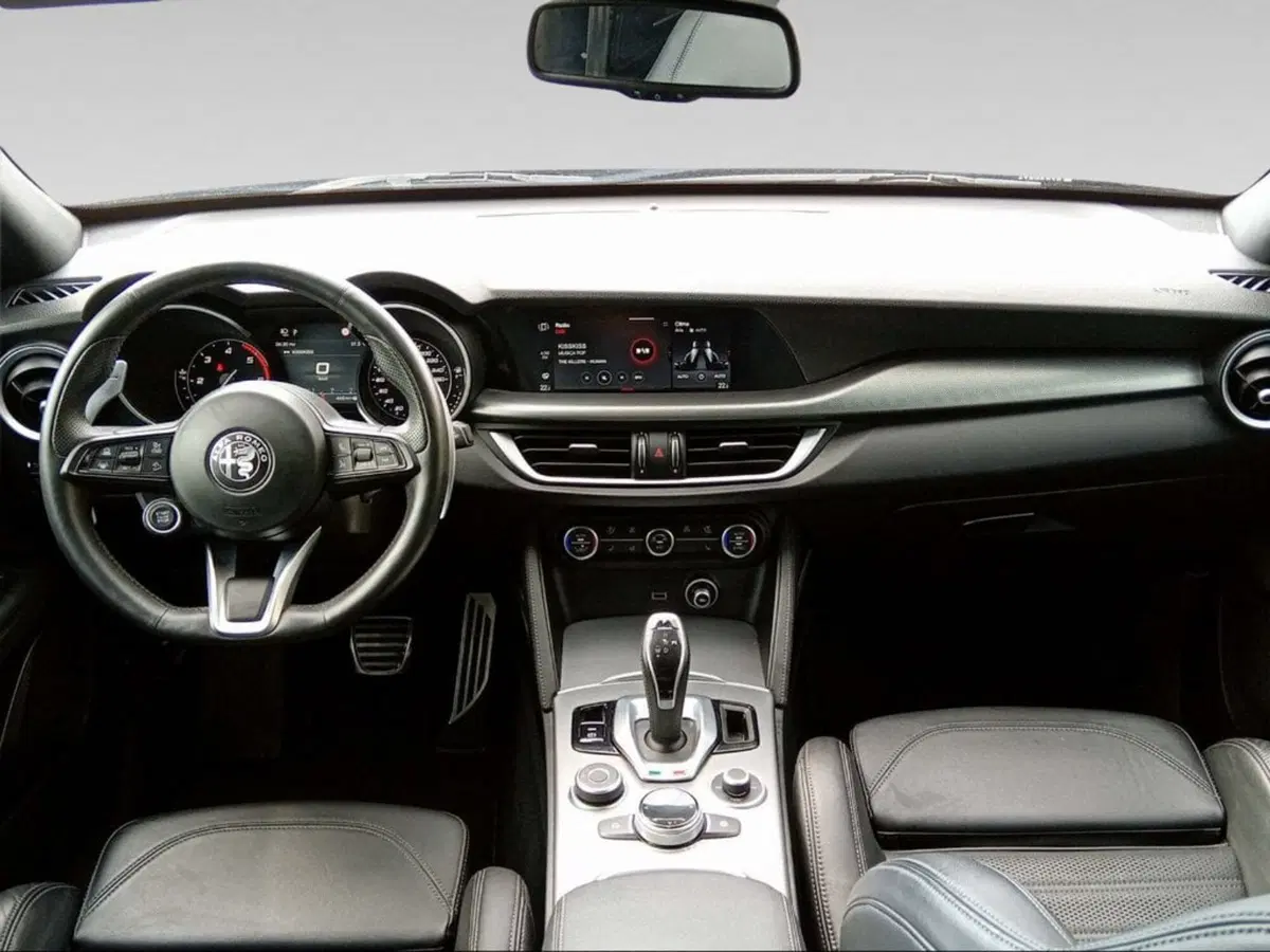 Alfa Romeo Stelvio usata a Firenze (14)