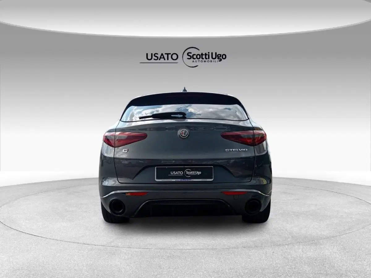 Alfa Romeo Stelvio usata a Firenze (7)