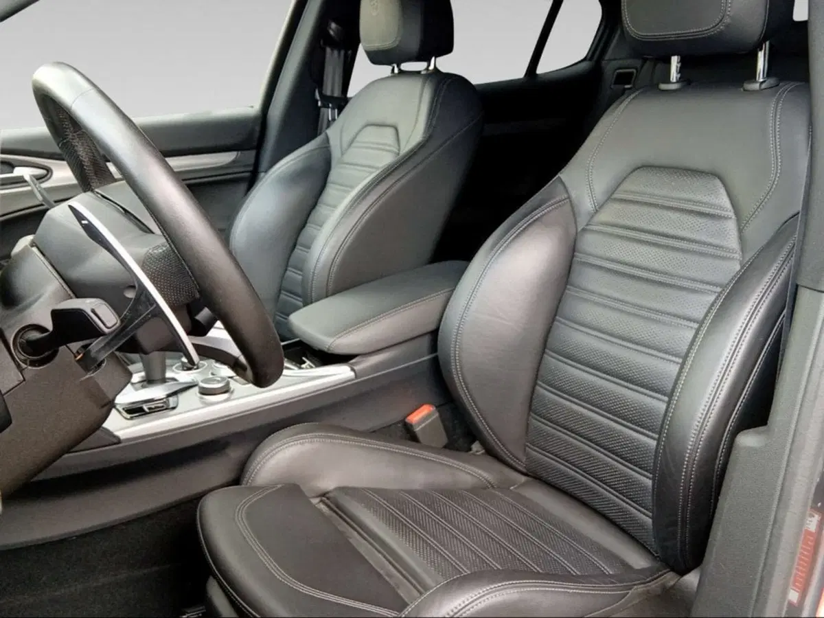 Alfa Romeo Stelvio usata a Firenze (8)