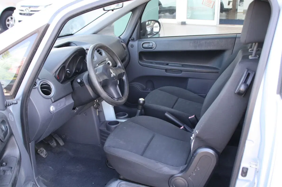 Mitsubishi Colt usata a Pordenone (9)