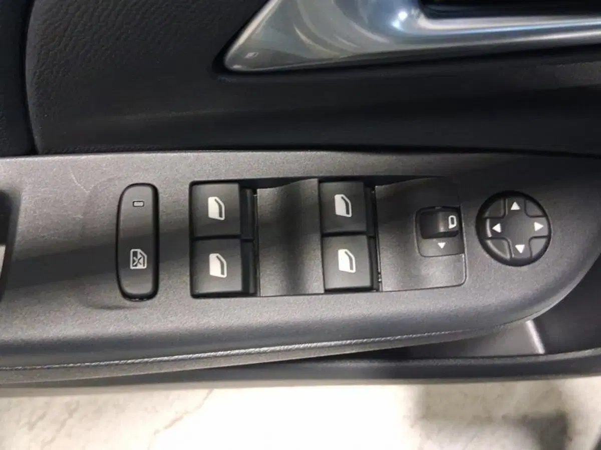 Opel Corsa nuova a Genova (12)