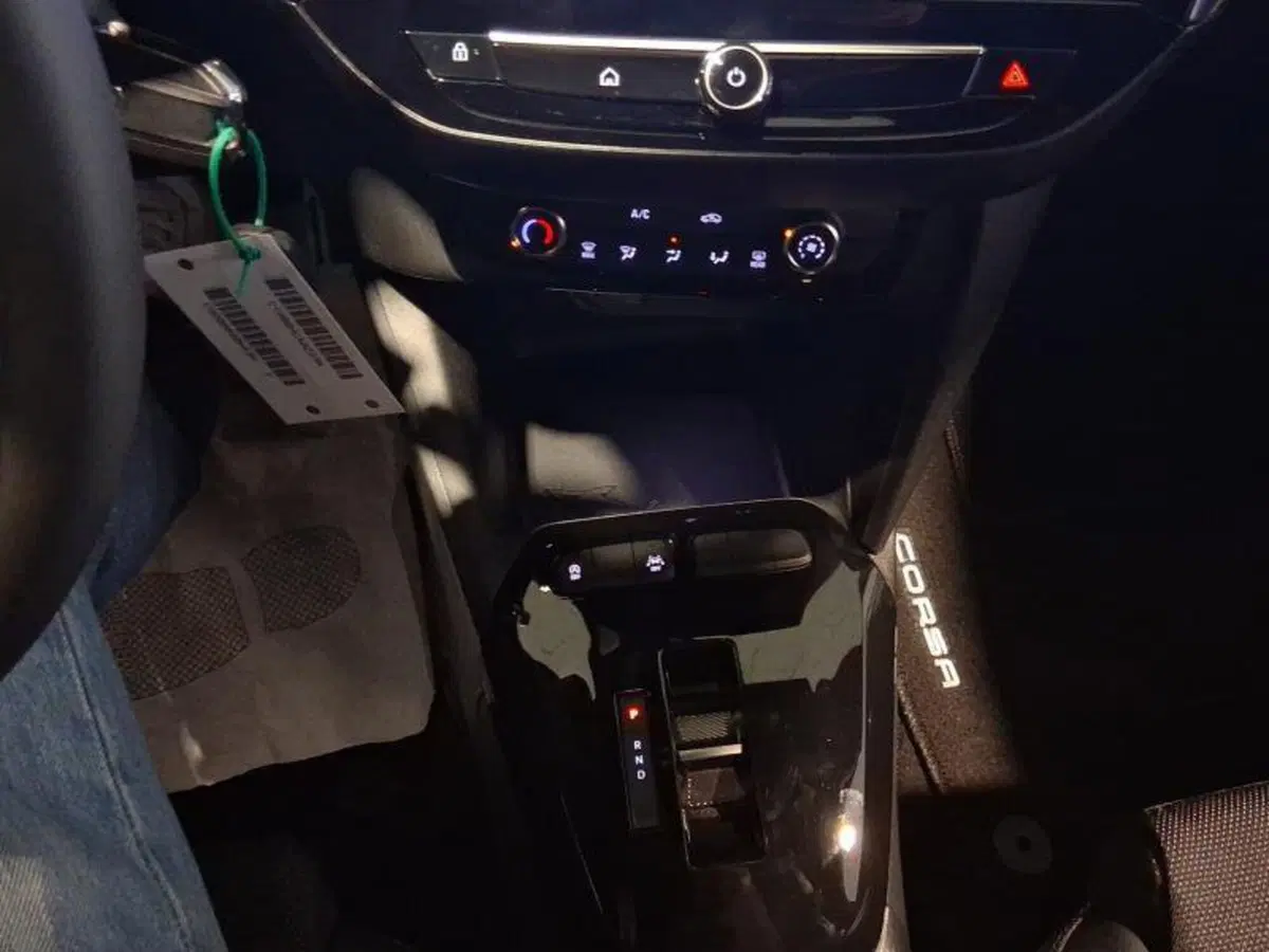 Opel Corsa nuova a Genova (16)