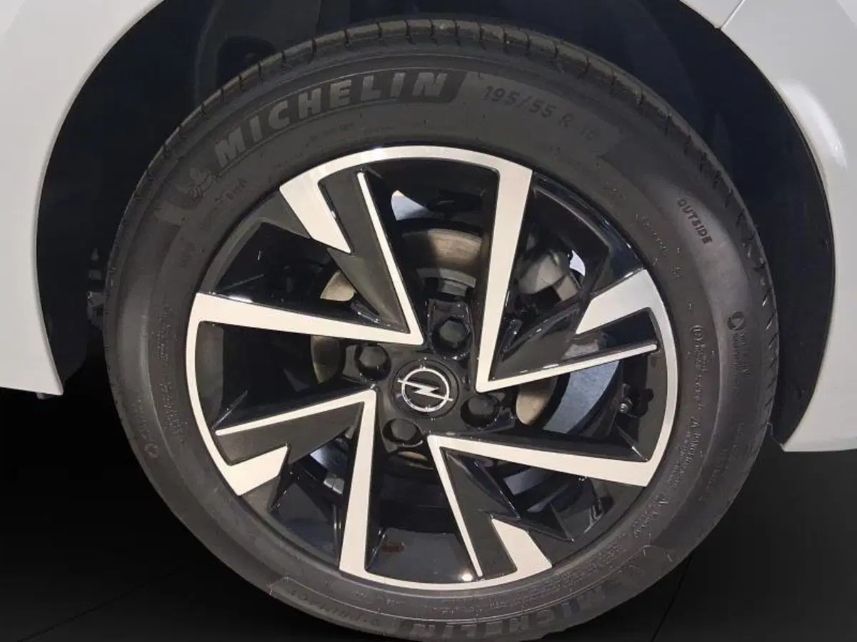 Opel Corsa nuova a Genova (18)