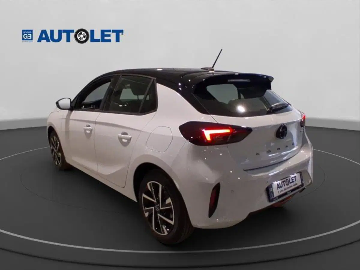 Opel Corsa nuova a Genova (8)
