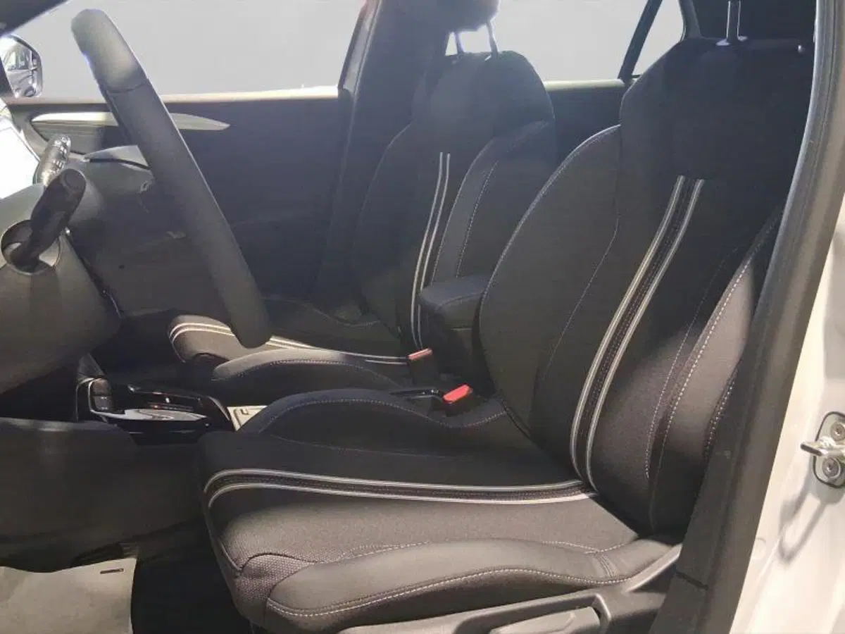 Opel Corsa nuova a Genova (9)