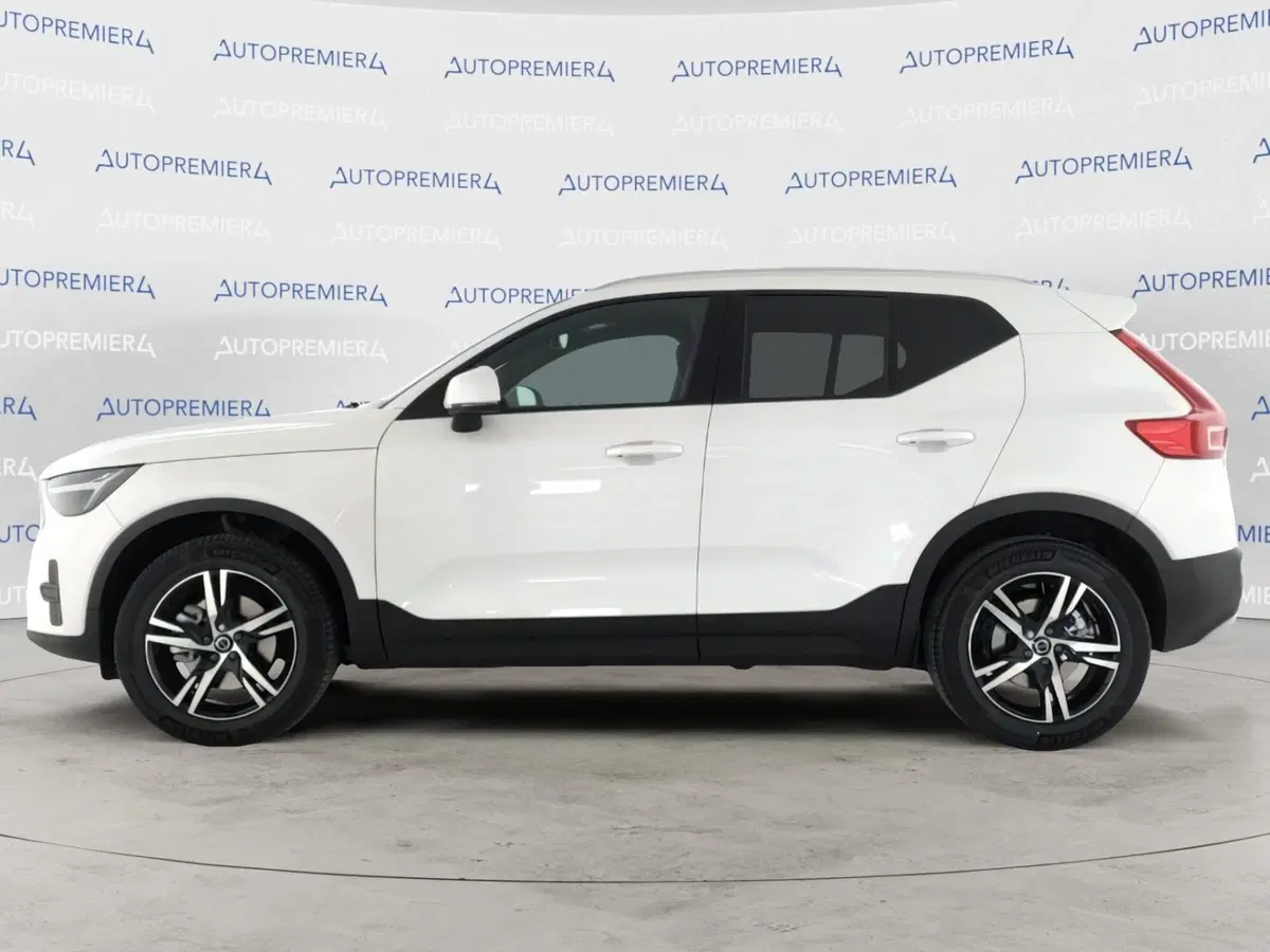 Volvo XC40 nuova a Como (2)