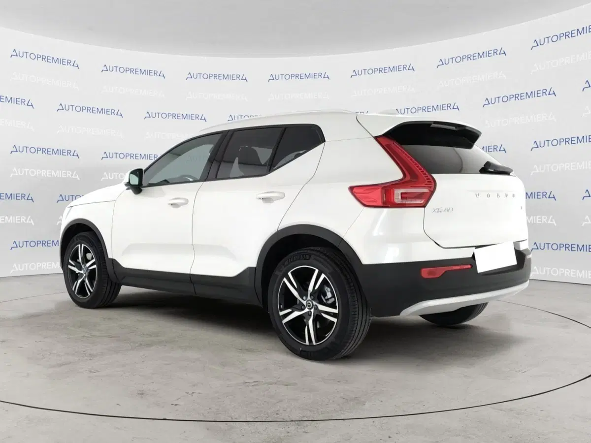 Volvo XC40 nuova a Como (3)