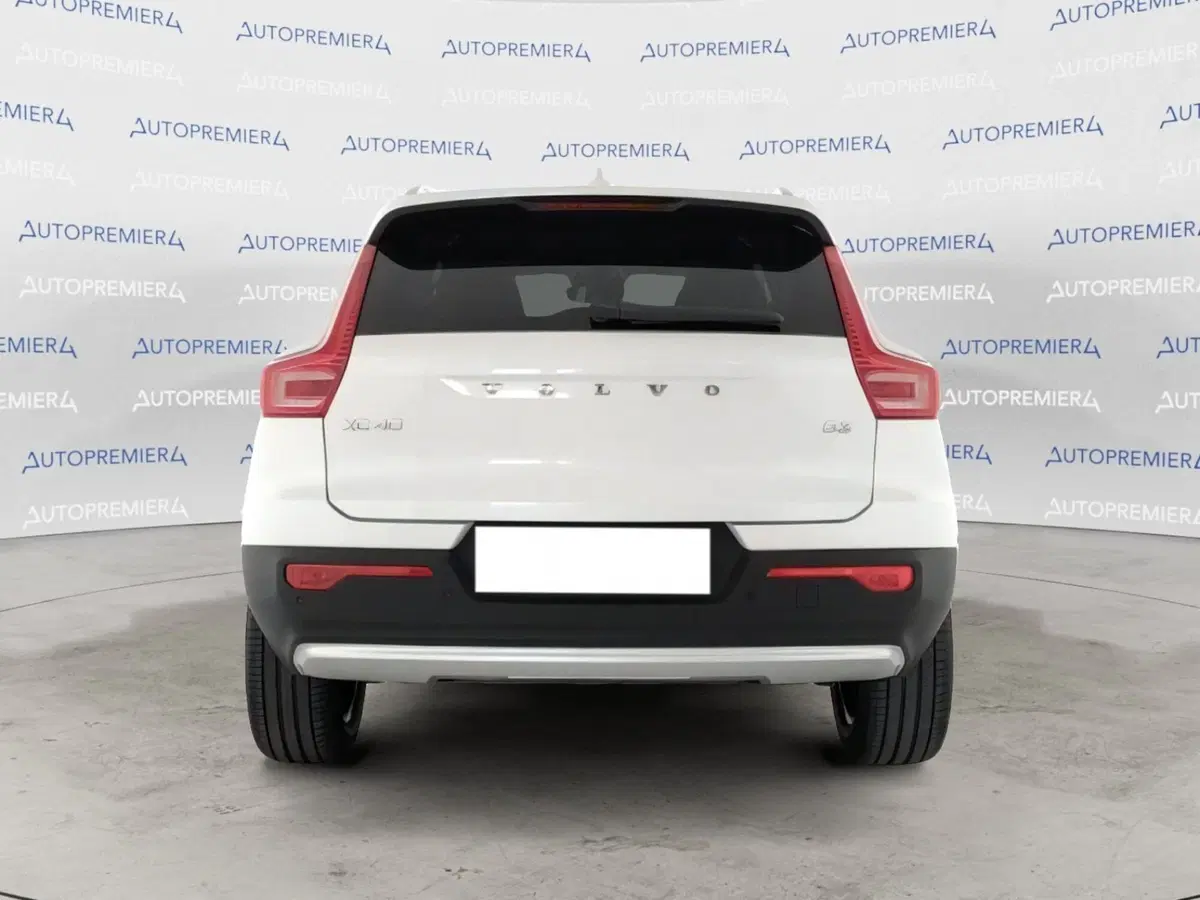 Volvo XC40 nuova a Como (4)