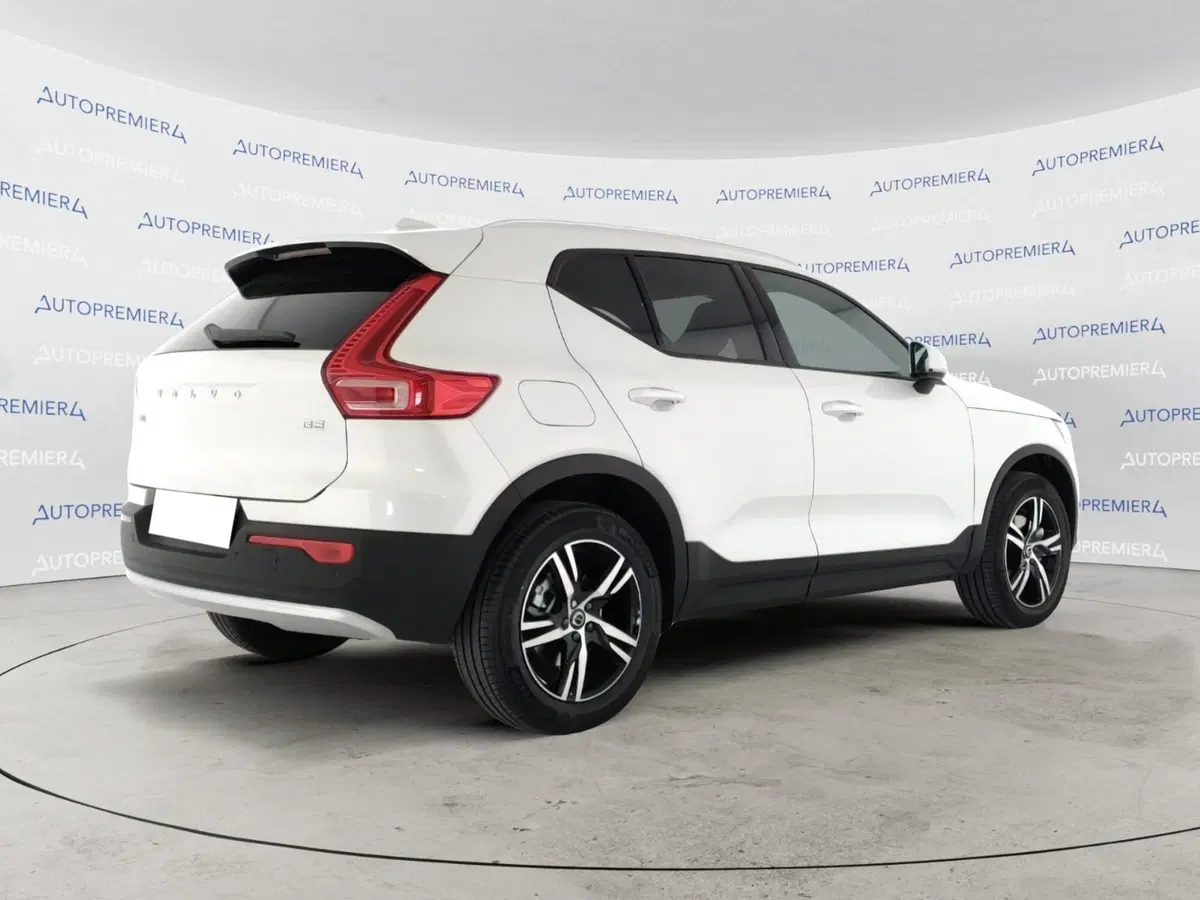 Volvo XC40 nuova a Como (5)