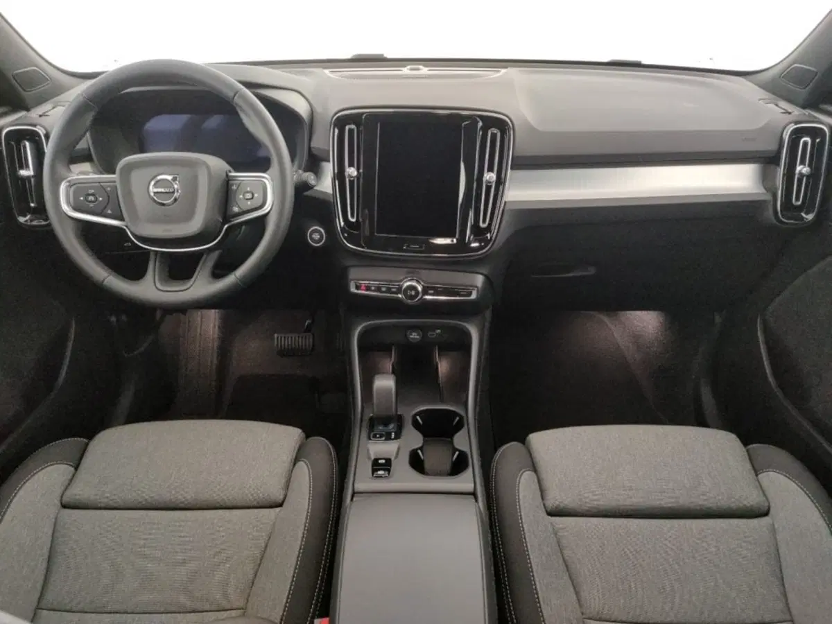 Volvo XC40 nuova a Como (8)