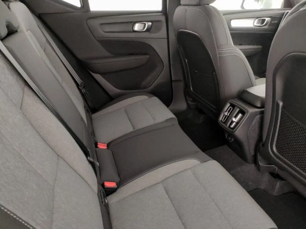 Volvo XC40 nuova a Como (9)