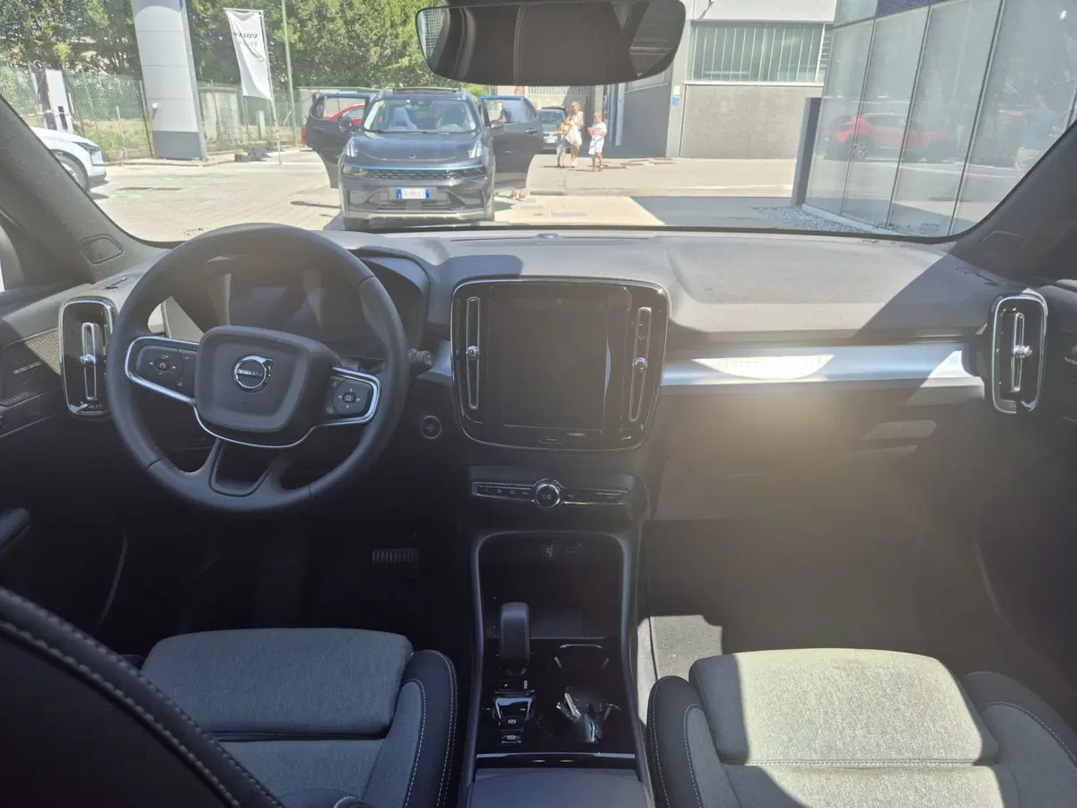 Volvo XC40 nuova a Como (11)