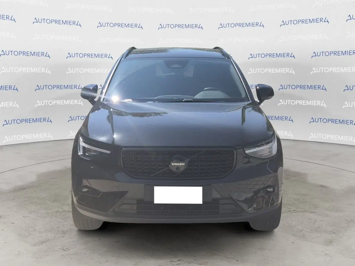 Volvo XC40 nuova a Como (2)