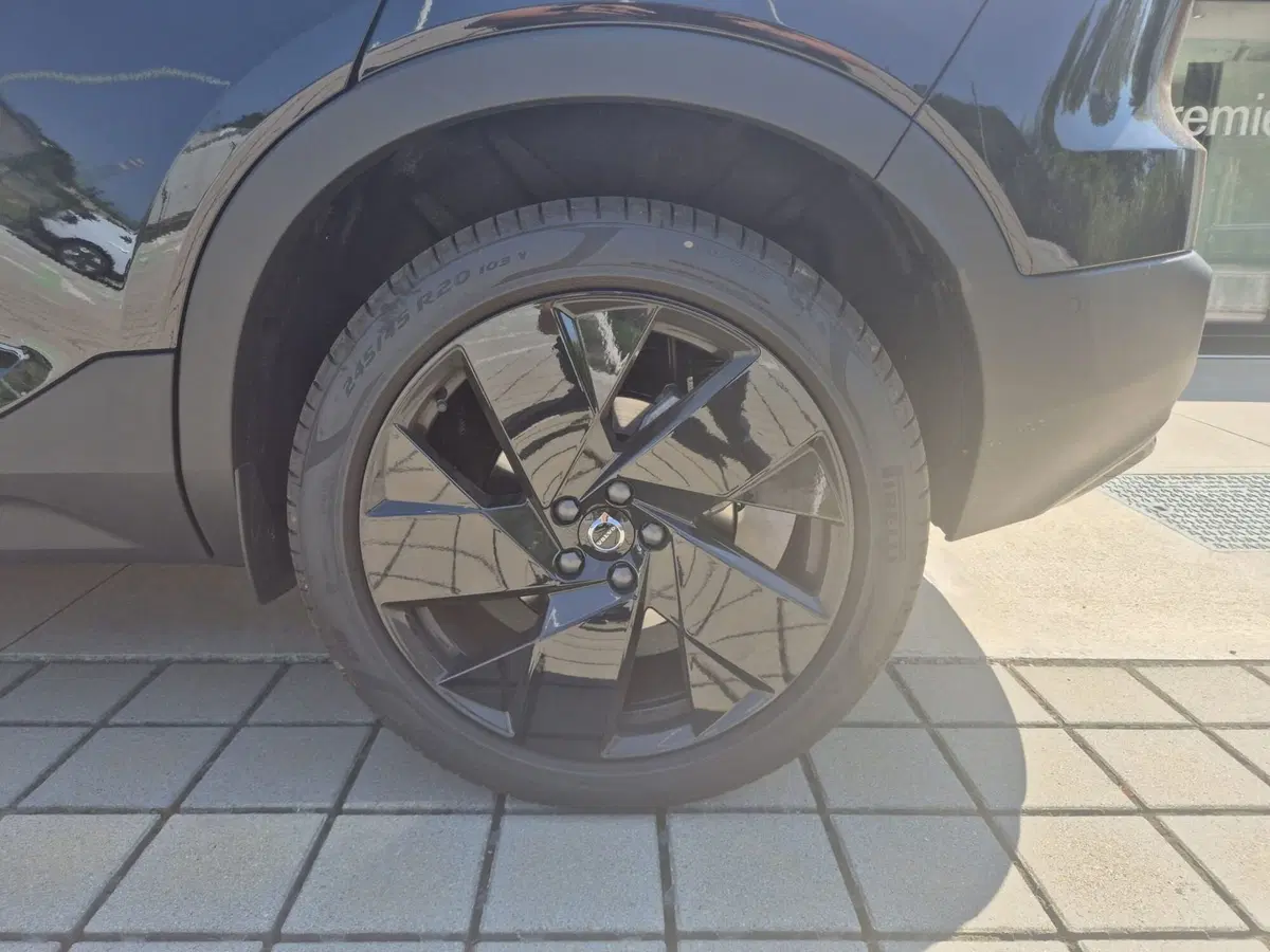 Volvo XC40 nuova a Como (6)