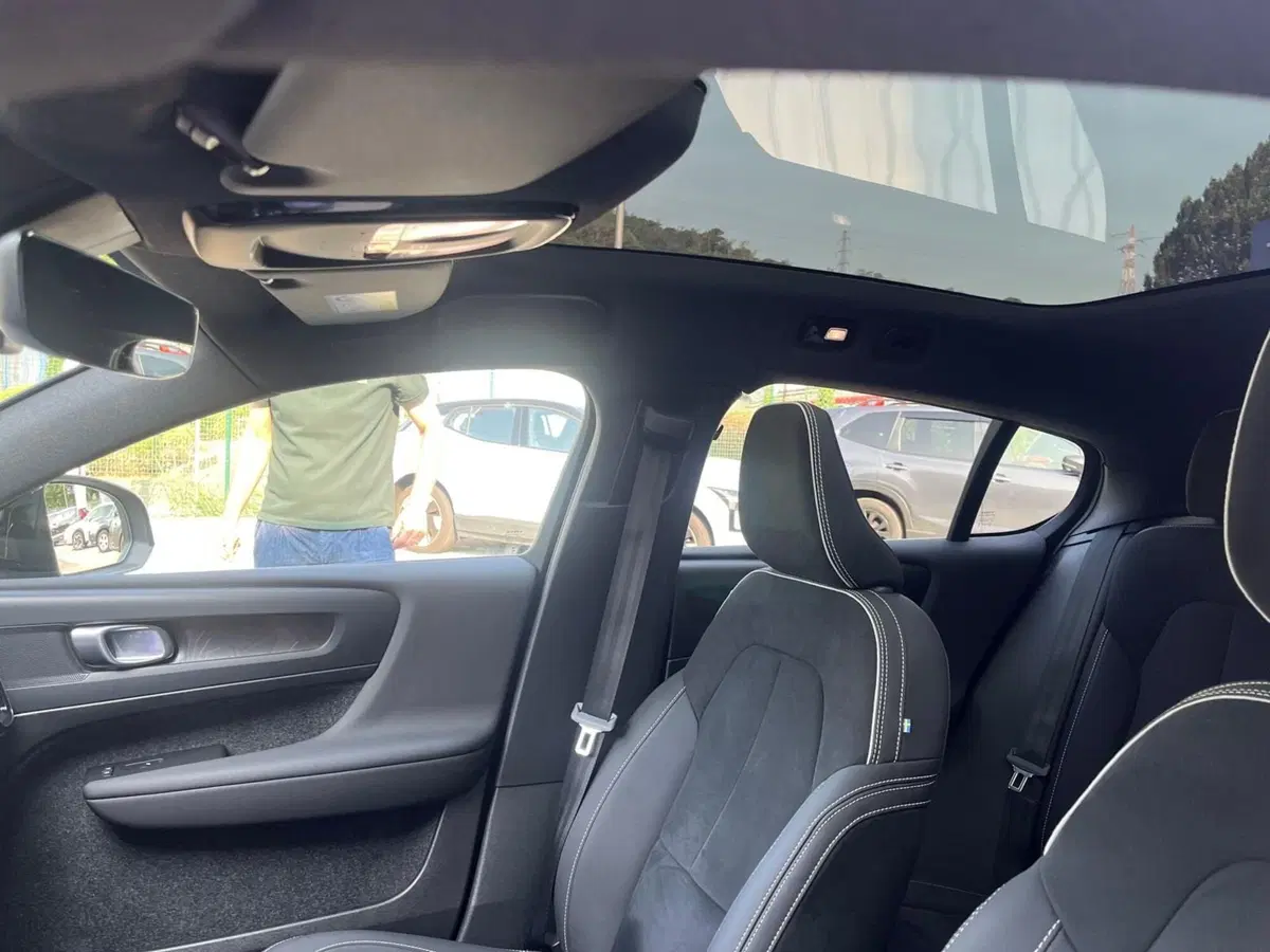 Volvo C40 usata a Como (11)