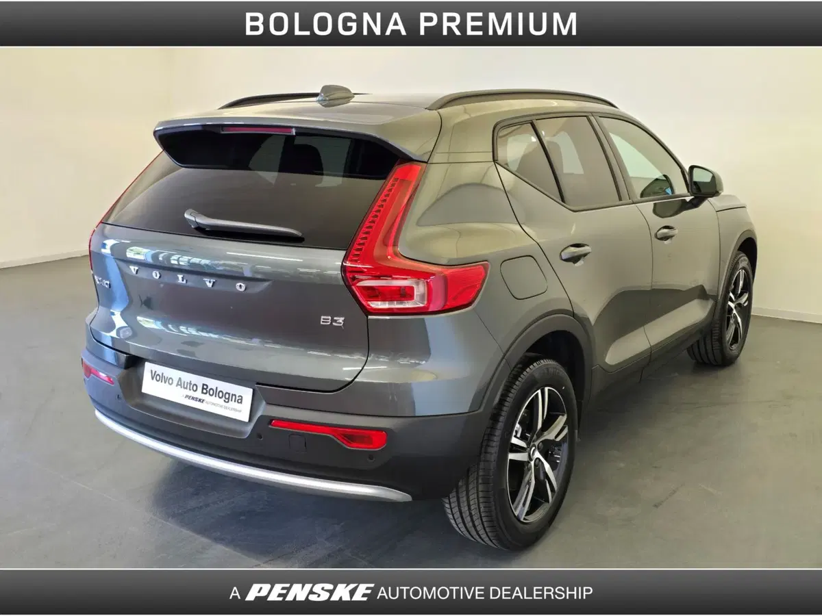 Volvo XC40 nuova a Bologna (2)