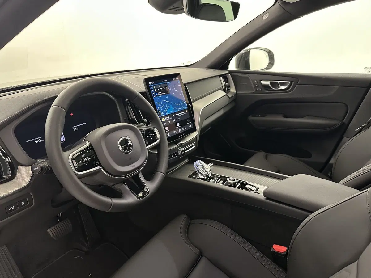 Volvo XC60 nuova a Bergamo (11)