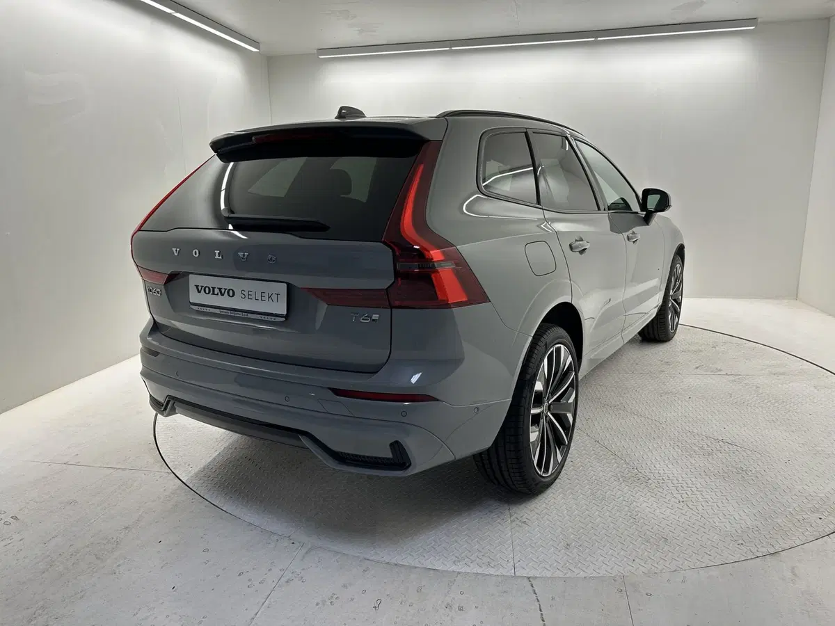 Volvo XC60 nuova a Bergamo (2)