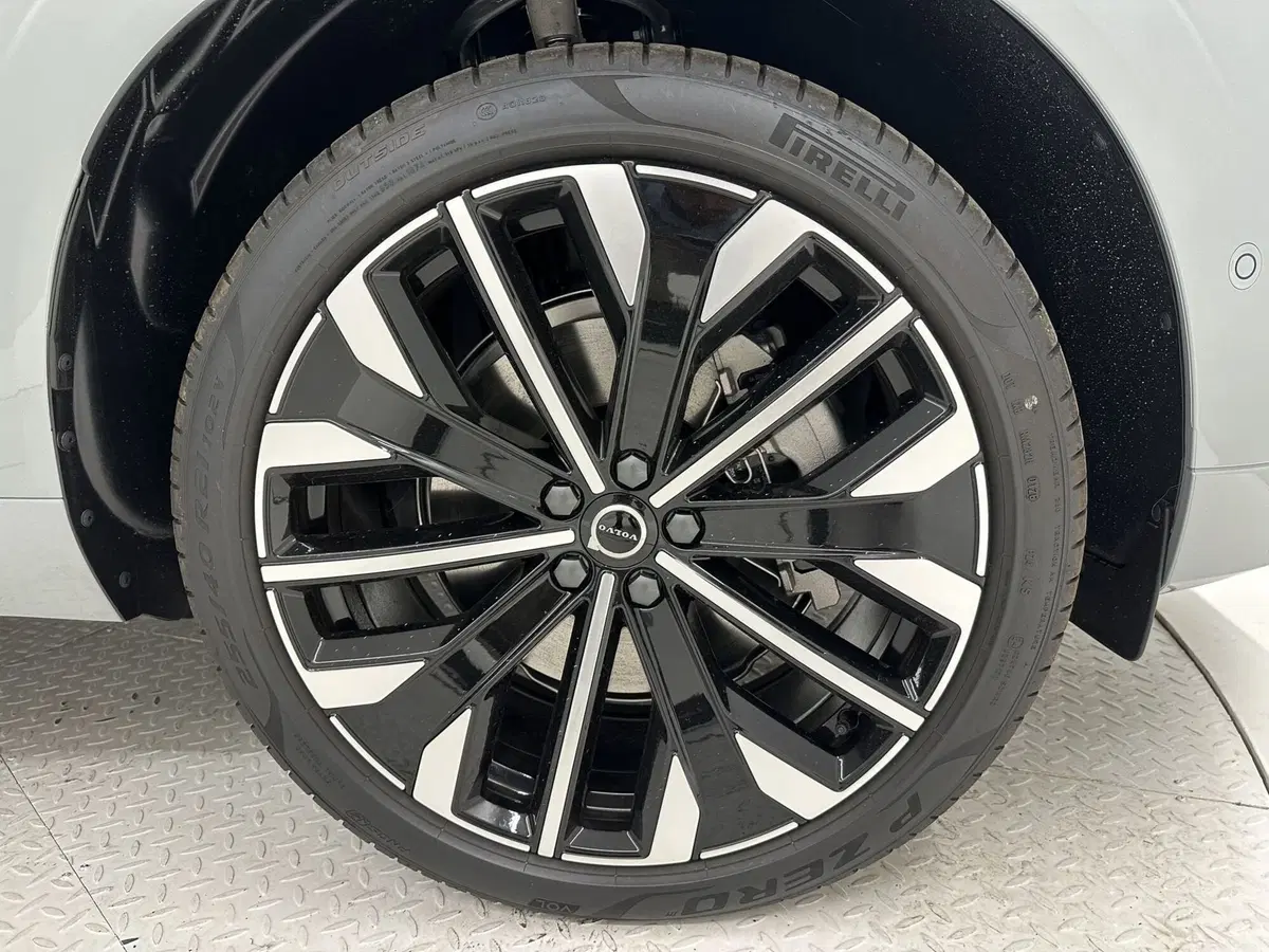 Volvo XC60 nuova a Bergamo (9)