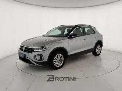 Volkswagen T-Roc 2.0 tdi Life 115cv del 2023 usata a Massa