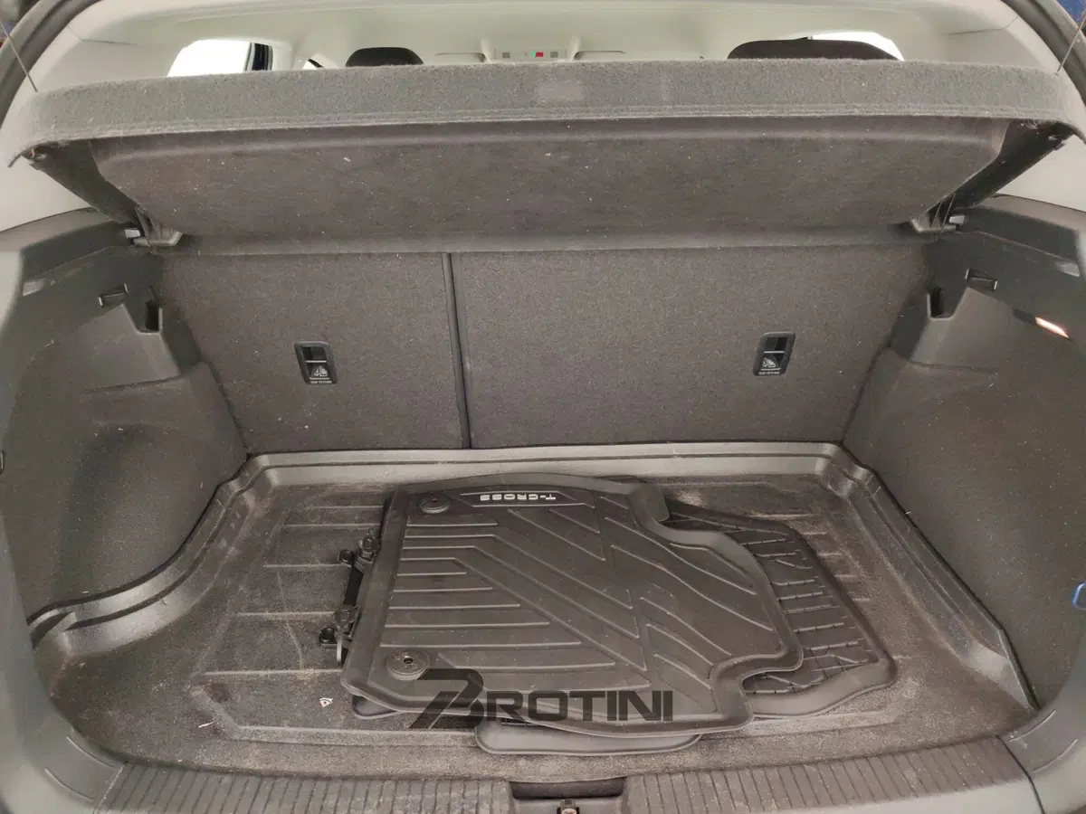Volkswagen T-Cross usata a Massa-Carrara (14)