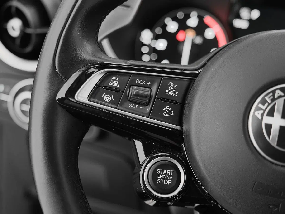 Alfa Romeo Stelvio usata a Prato (12)