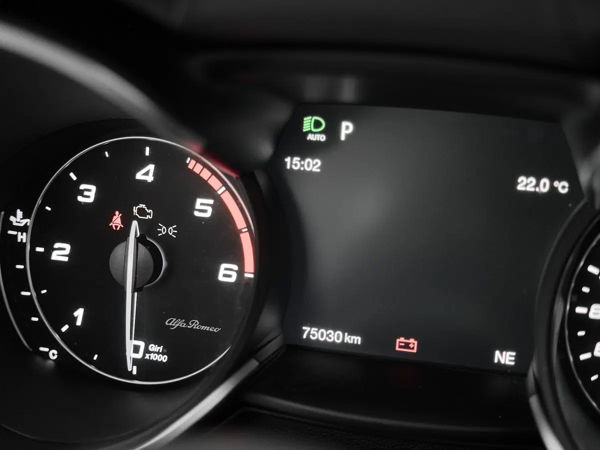 Alfa Romeo Stelvio usata a Prato (15)