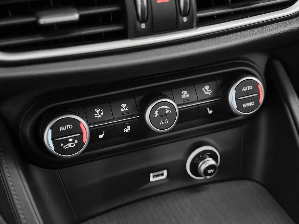 Alfa Romeo Stelvio usata a Prato (18)