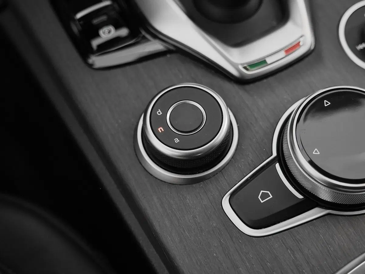 Alfa Romeo Stelvio usata a Prato (20)