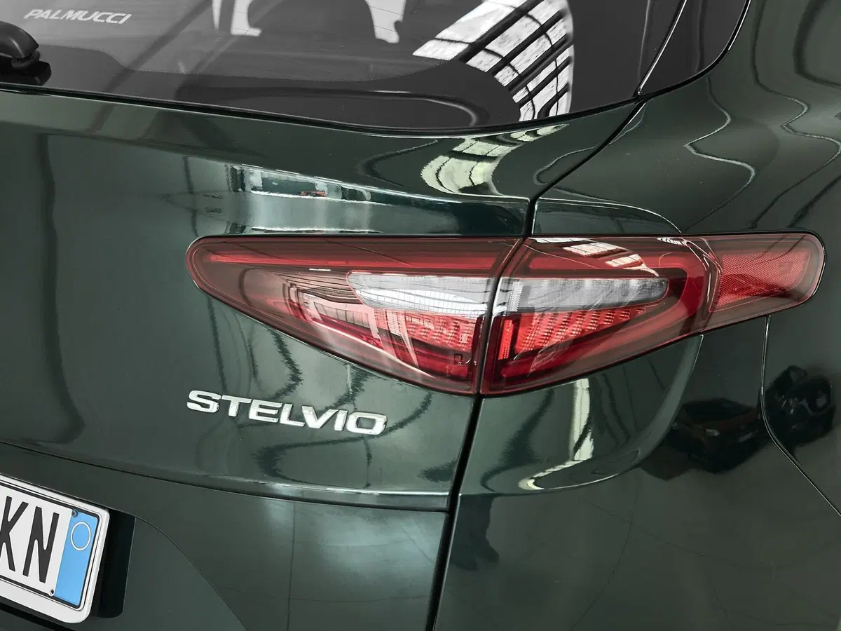 Alfa Romeo Stelvio usata a Prato (9)