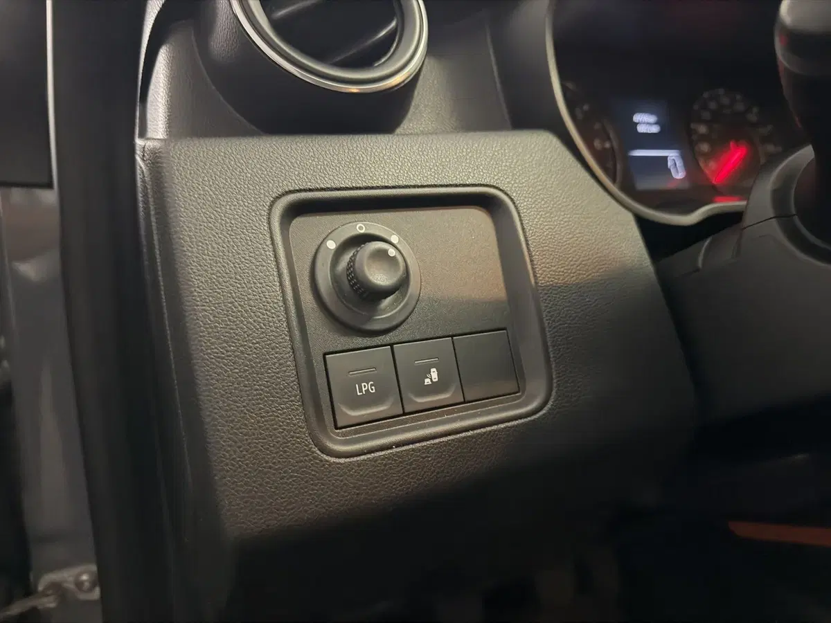 Dacia Duster usata a Milano (15)