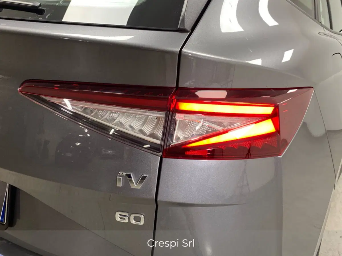 Skoda Enyaq usata a Varese (9)